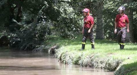 Milano Cadavere Nel Fiume Lambro Era Incastrato In Una Grata