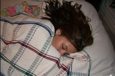 Amateur Girl Brunette Amateur Teen 395 1600x1200 Porn Pic