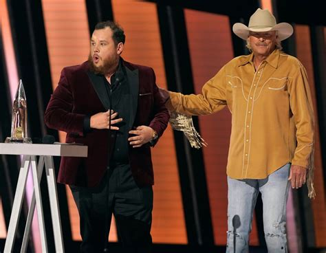 Chris Stapleton Takes 6 At Cma Awards Luke Combs Wins Top Prize The