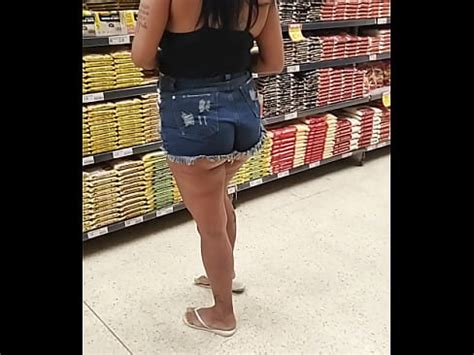 Esposa Gostosa De Shortinho Curto Mostrando A Polpa Da Bunda Enorme No Mercado Hot Wife