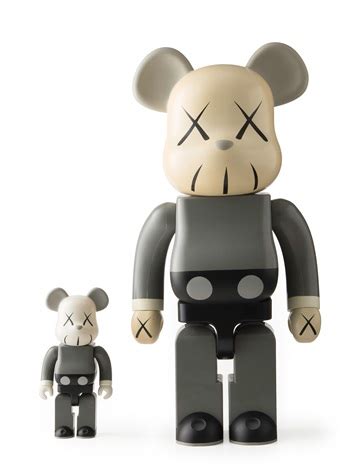 KAWS BEARBRICK 400／2. KAWS BEARBRICK 1000 by KAWS on artnet