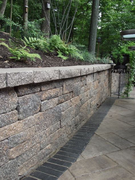 Paver Patio Retaining Wall And Landscape Greensburg Pa Classique