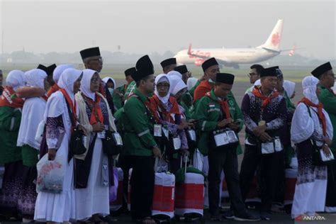 Pemberangkatan Jamaah Calon Haji Embarkasi Surabaya Antara News