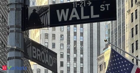 Wall Street Today Dow Slumps 459 Pts Nasdaq On Pace To Confirm Correction After Weak Jobs