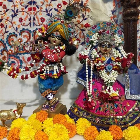 Today S Shringar Darshan Of Sri Sri Radha Madan Mohanji And Srimati