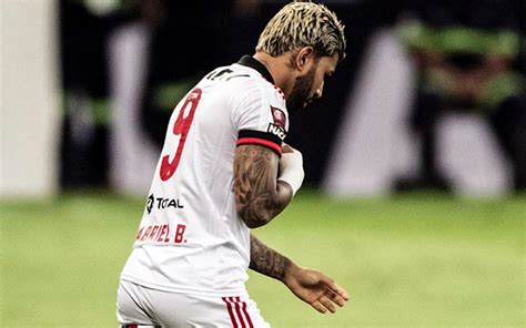 Gabigol reclama de dores na coxa direita e será reavaliado no Flamengo