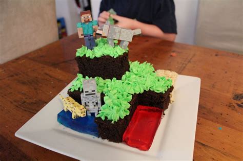 Minecraft cake with figures jelly lava and water | Minecraft cake ...