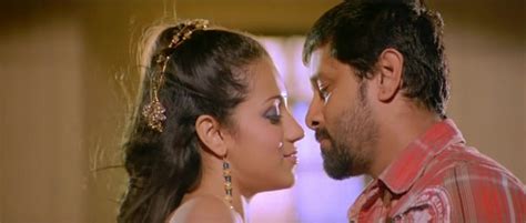 30 TEMPTING HOT PHOTOS Of TRISHA S CHUBBY WAIST And HOT NAV