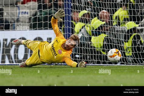 Kevin Trapp Eintracht Frankfurt Fotos Und Bildmaterial In Hoher