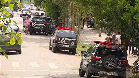 Jovem é morto a tiros em frente a escola na Zona Sul de Porto Alegre