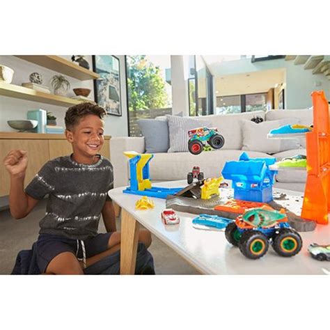 Набор игровой Hot Wheels Монстр трак Автотрек Взрывная станция HFB купить в интернет магазине