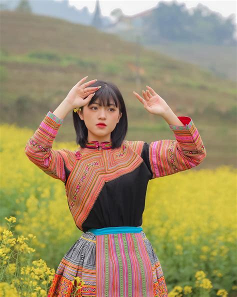 Hot girl ảnh thẻ dân tộc Giáy ngày càng xinh đẹp sau một năm nổi tiếng Báo Dân trí