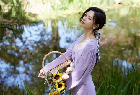 China Entertainment News Zhang Yuxi Poses For Photo Shoot