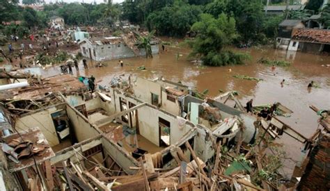 Indonésie Inondations Le bilan s alourdit à 60 morts et plusieurs blessés