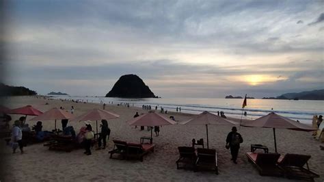 Menikmati Sore Dan Sunset Di Pantai Pulau Merah Banyuwangi