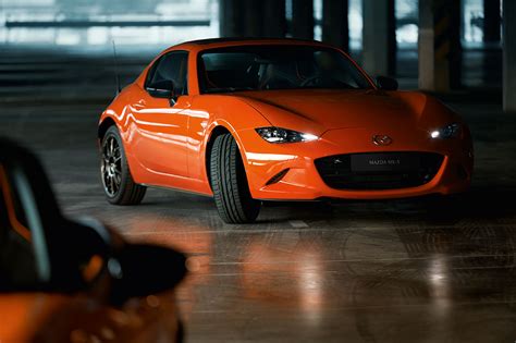 Mazda Mx 5 La Miata à 30 Ans Et Le Fête Avec La Mazda Mx 5 Racing Orange