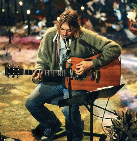 Kurt Cobain During Nirvanas Mtv Unplugged 1993 動画 写真 ミュージシャン