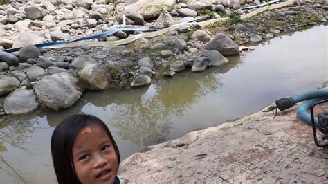 Sungaikering Ikananeh Ngebolang Berburu Ikan Di Aliran Sungai Yang