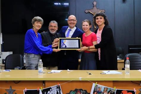 Diretor de teatro Álvaro Alves Filho recebe 1º Prêmio Artista Destaque