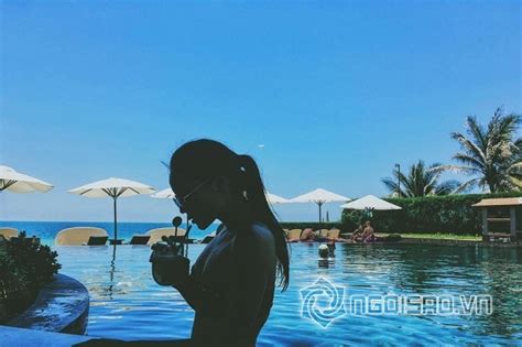 Hoa hậu Kỳ Duyên mặc bikini khoe dáng trên bãi biển