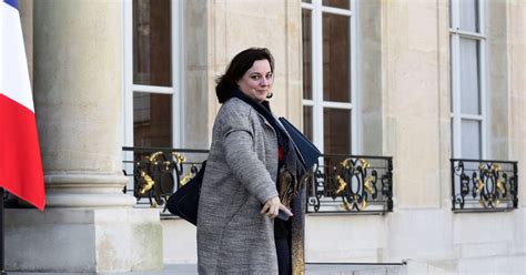 Emmanuelle Cosse Sortie Du Conseil Des Ministres Du Mercredi 15