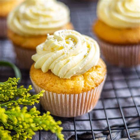 Lemon Cupcakes With Lemon Buttercream Frosting Home Made Interest