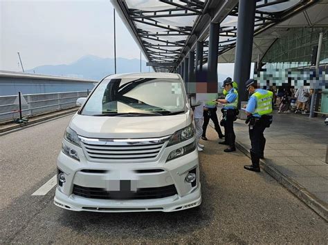 香港即時新聞 Am730 白牌車｜警僑裝乘客打擊非法載客取酬拘6司機