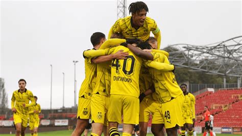 Borussia Dortmund Bate O Newcastle Na Youth League Veja Os Melhores