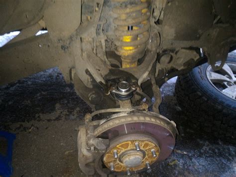 Заменил верхние шаровые опоры — Mitsubishi L200 (4G), 2,5 л, 2007 года ...