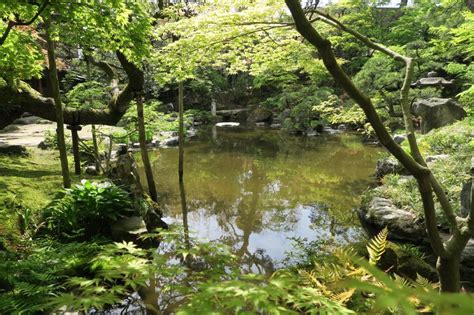 斜面を効果的に利用した日本庭園に魅了される。「旧齋藤家別邸」2015.05.03 | 介護タクシー おおきなお世話 介護タクシー おおきなお世話