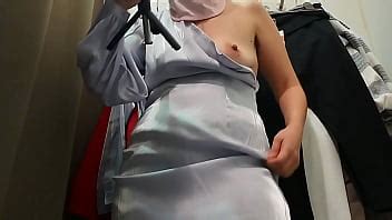 Voyeur Milf peluda extrema en medias de nailon probándose ropa en el probador XVIDEOS