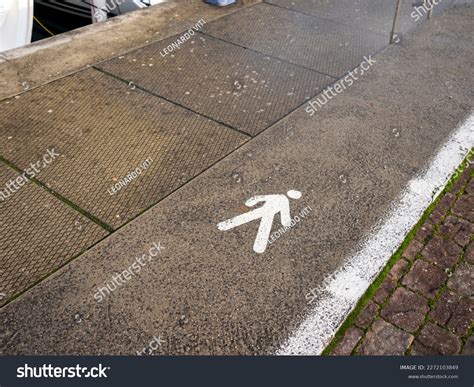 10,578 White Pedestrian Signal Images, Stock Photos & Vectors ...