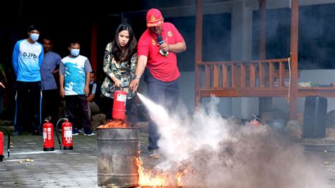 Dinas Pemadam Kebakaran Pekanbaru Selenggarakan Pelatihan Penggunaan APAR