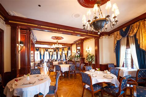 25 Best Restaurants at Disneyland in 2025 - Disney Tourist Blog