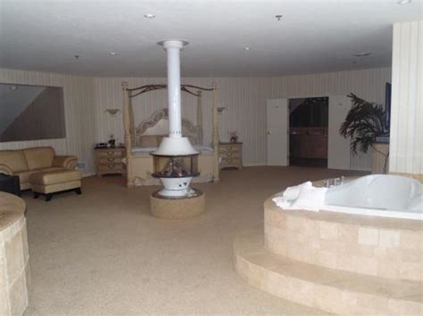 houghton lake hotels with jacuzzi in room - Ami Talbert