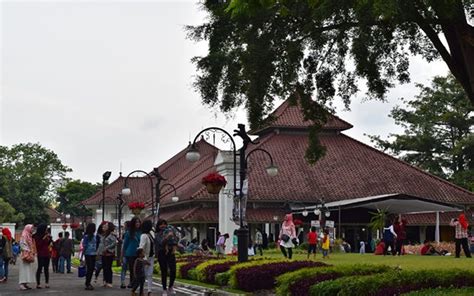 Pendopo Saksi Bisu Perjalanan Bandung Dari Masa Ke Masa Kelas Garasi