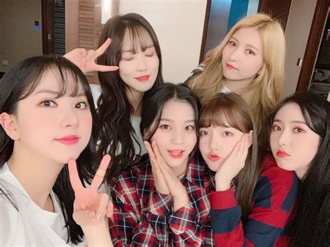 여자친구 Gfriend On Twitter 여자친구 Gfriend 벌써 한 바퀴를 돌아 목요일이 되었어요 버디💨 나른나른