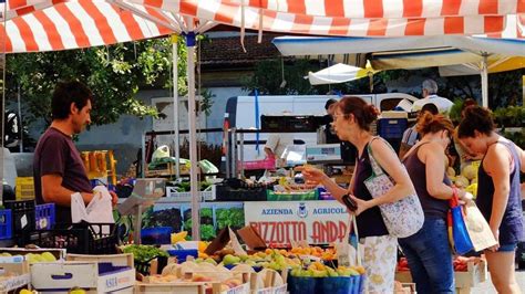 È allarme caro prezzi Nel carrello un salasso su pane latte e carne