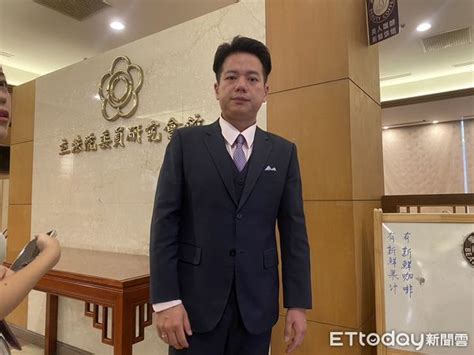 邱臣遠遭指性騷提告 受害人反問：為什麼我得一人哭到沒法上班？ Ettoday政治新聞 Ettoday新聞雲