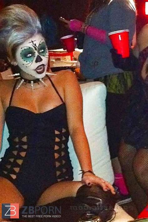 Miley Cyrus Remarkable Pictures ZB Porn