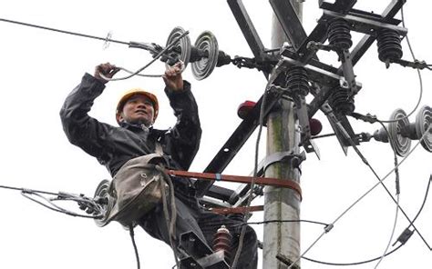 雷雨冰雹突袭闽北电网 电力应急队全力抢修