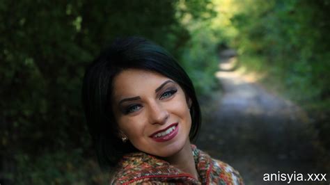 Brunette Babe Anisyia Lifts Up Her Shirt And Shows Her Big Boobs Photos