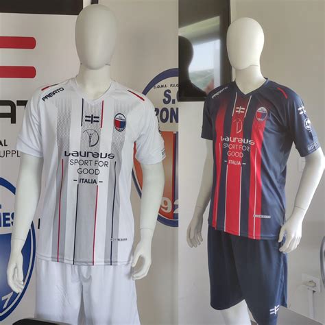 Calcio Caronnese Presenta Le Nuove Maglie Da Gara Il Saronno