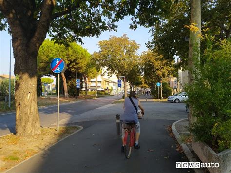 Non Dare La Precedenza In Bici 5 Punti Della Patente Newsauto It