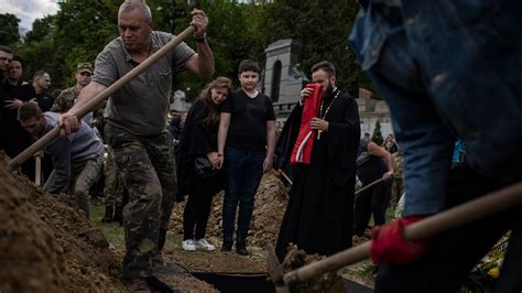 Ukraine’s Death Workers ‘if You Take It All Close To Heart You Go Mad’ The New York Times