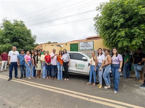 Prefeitura De S O Miguel Do Fidalgo Entrega Ve Culo Para Fortalecer