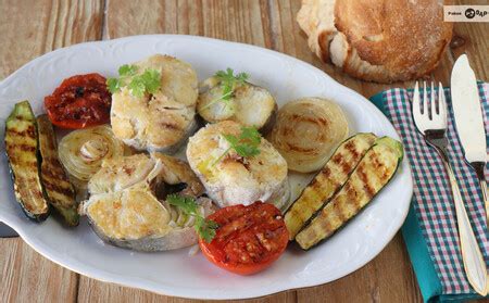 Cómo hacer merluza a la plancha para que quede perfecta jugosa y sin