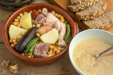 Puchero andaluz con pringá Receta tradicional fácil DivinoPaladar