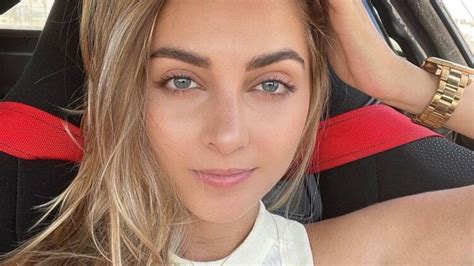 Hot Emelia Hartford Bikini Pics