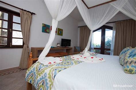 Blue Bay Beach Resort - Blessing Safaris